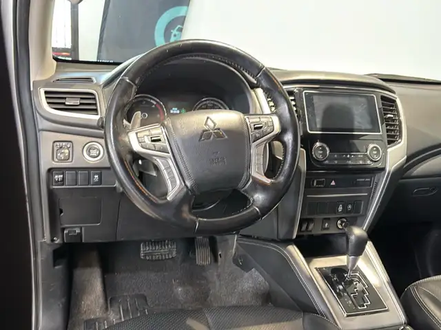 Mitsubishi L200 view 11