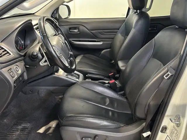 Mitsubishi L200 view 9