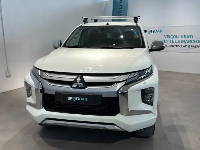 Mitsubishi L200 view 2