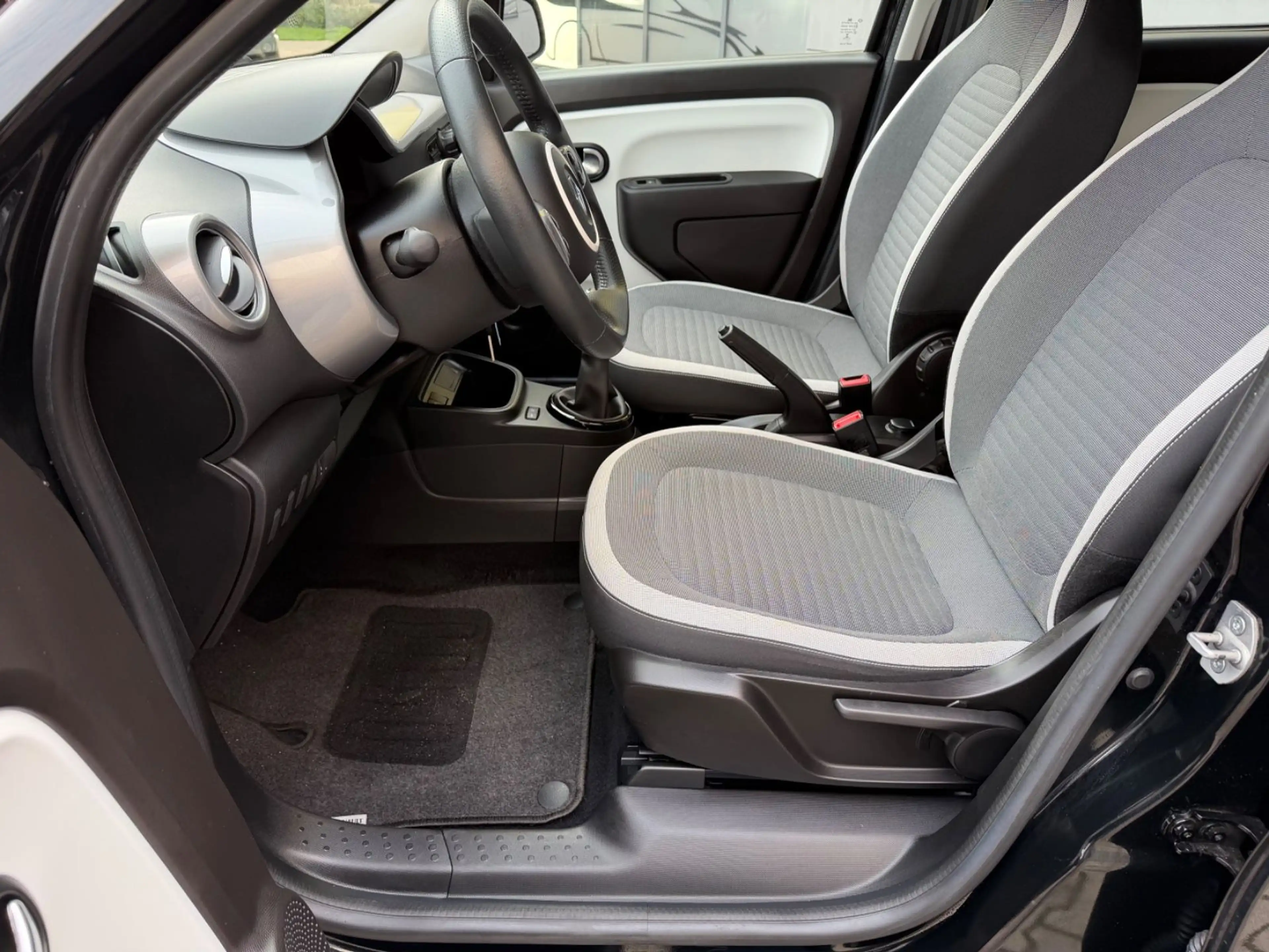 Renault Twingo Zen/KLIMA/TEMPOMA/USB/13000KM — photo 12