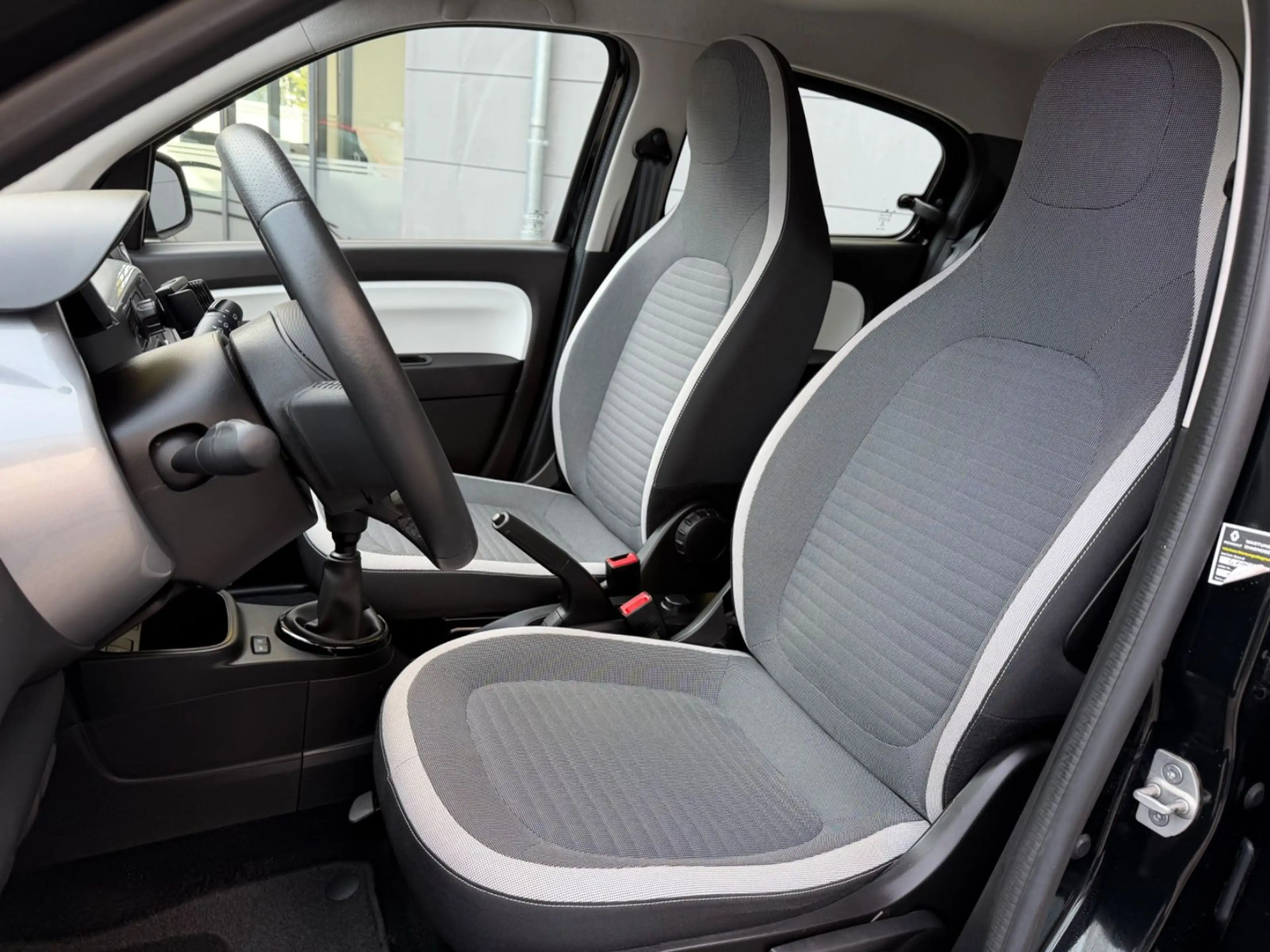 Renault Twingo Zen/KLIMA/TEMPOMA/USB/13000KM — photo 13