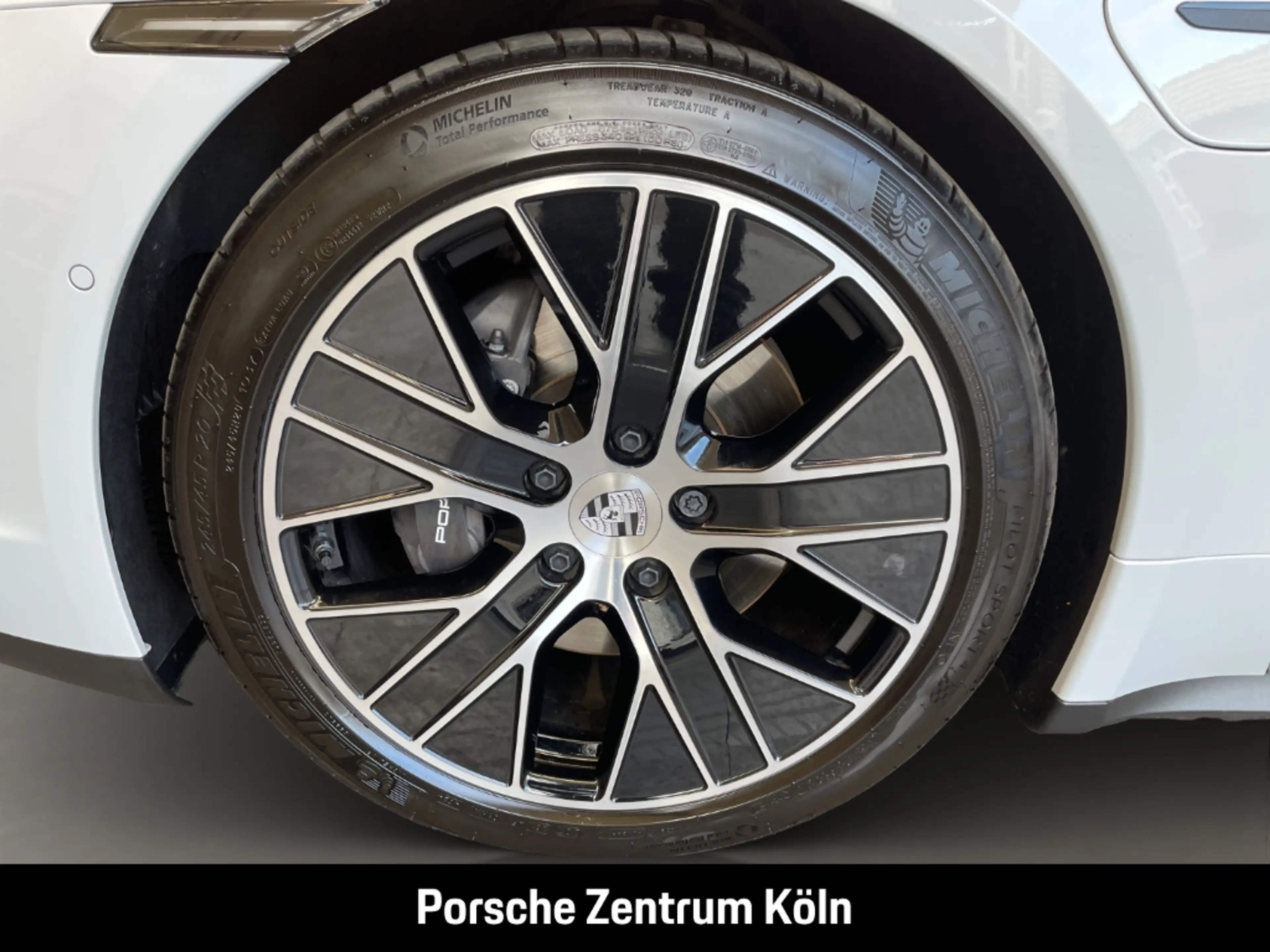 Porsche Taycan Sport Turismo InnoDrive Head-Up BOSE 20-Zoll — photo 12