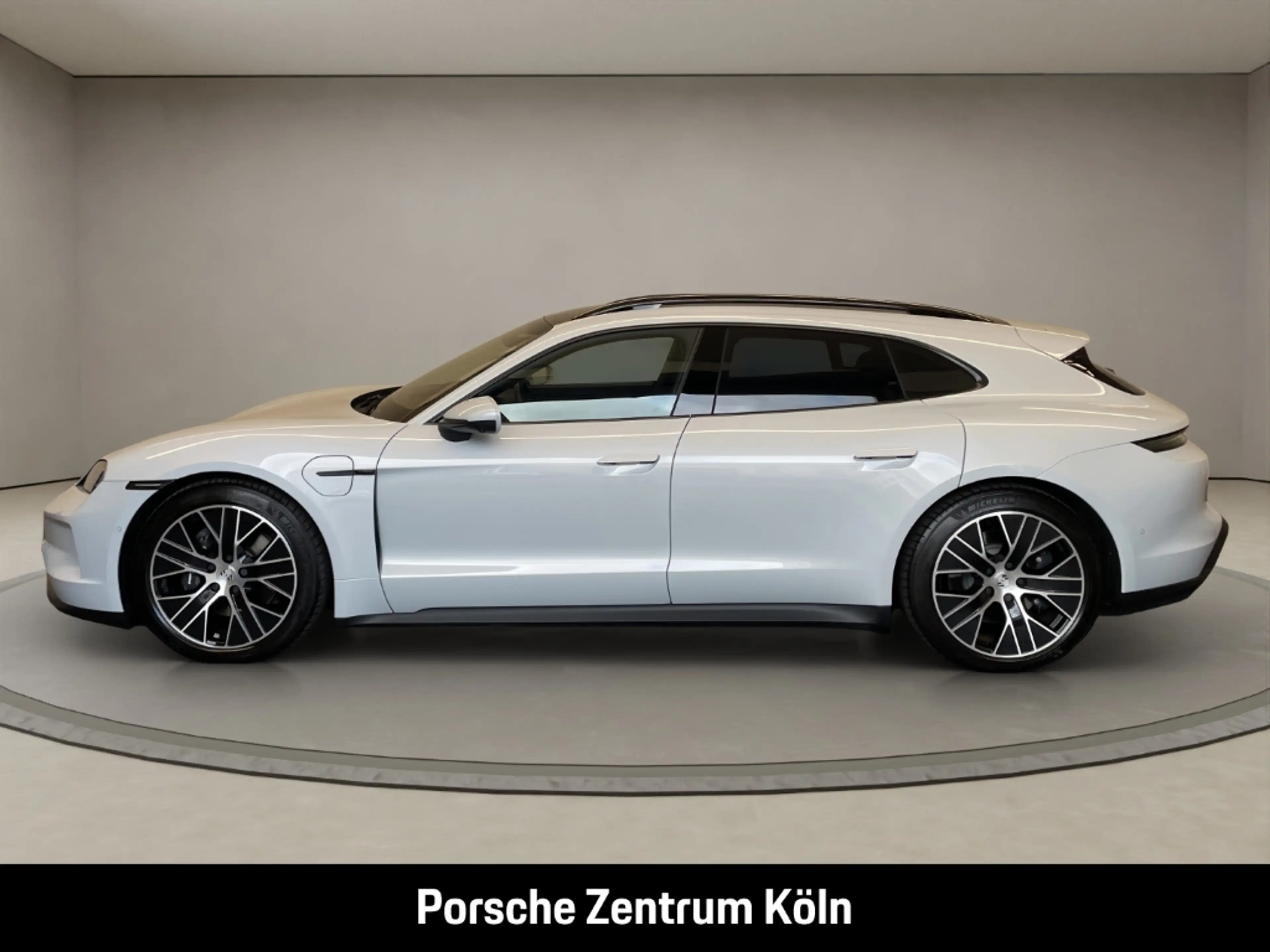 Porsche Taycan Sport Turismo InnoDrive Head-Up BOSE 20-Zoll — photo 2