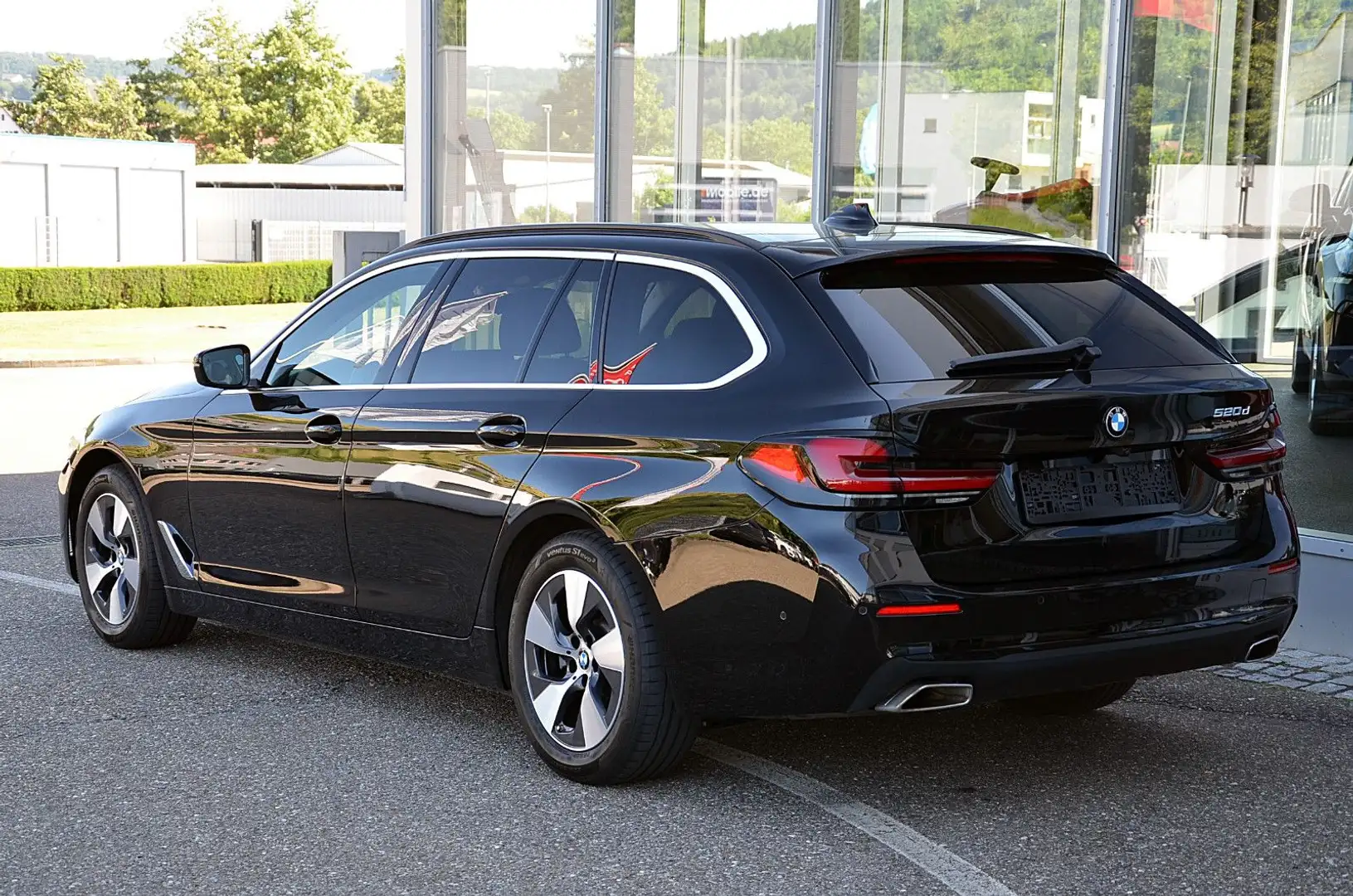 BMW 520 d Touring/Head-Up/Standheizung/el.AHK/HiFi+++ Schwarz - 2