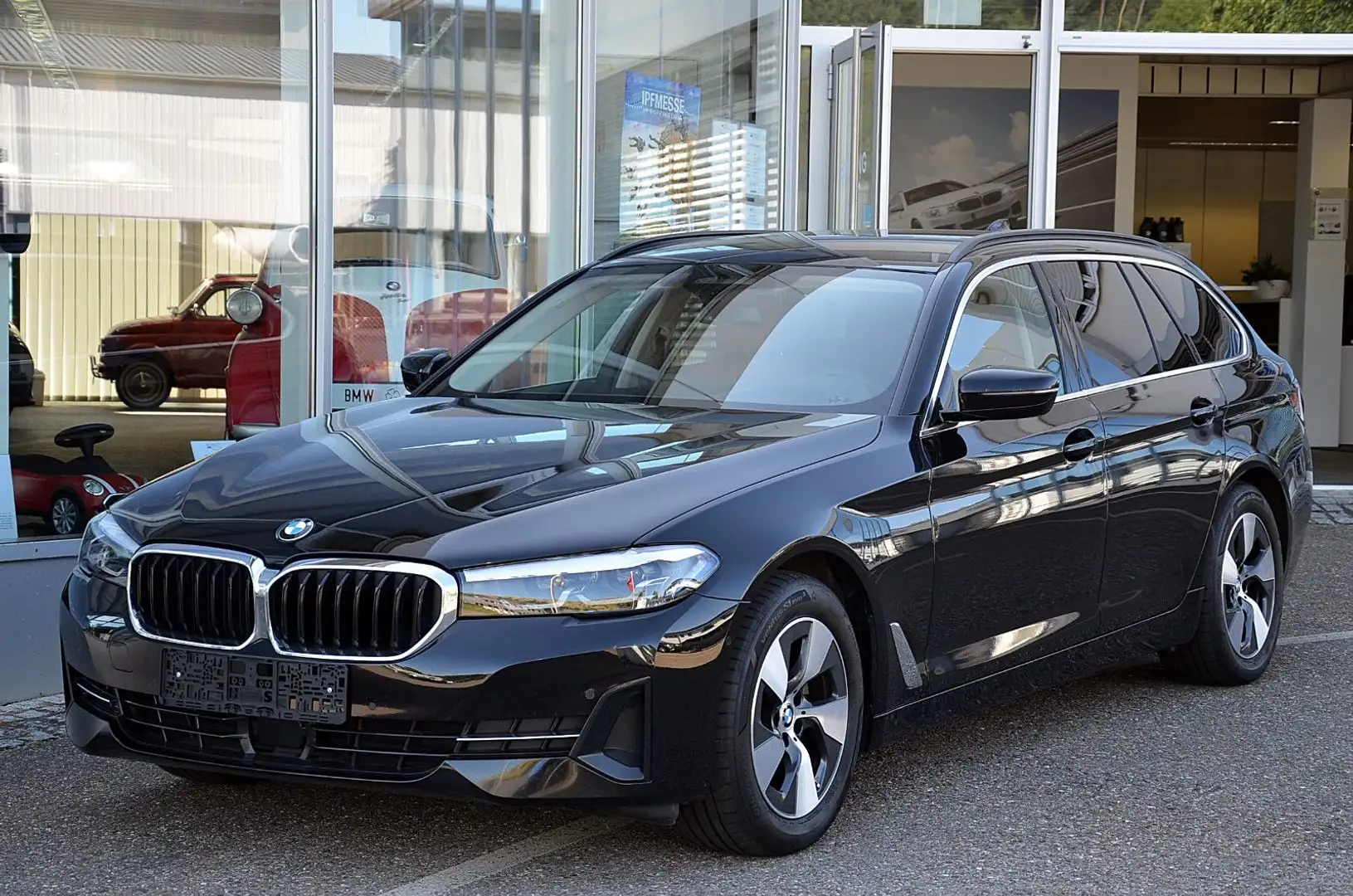 BMW 520 d Touring/Head-Up/Standheizung/el.AHK/HiFi+++ Schwarz - 1