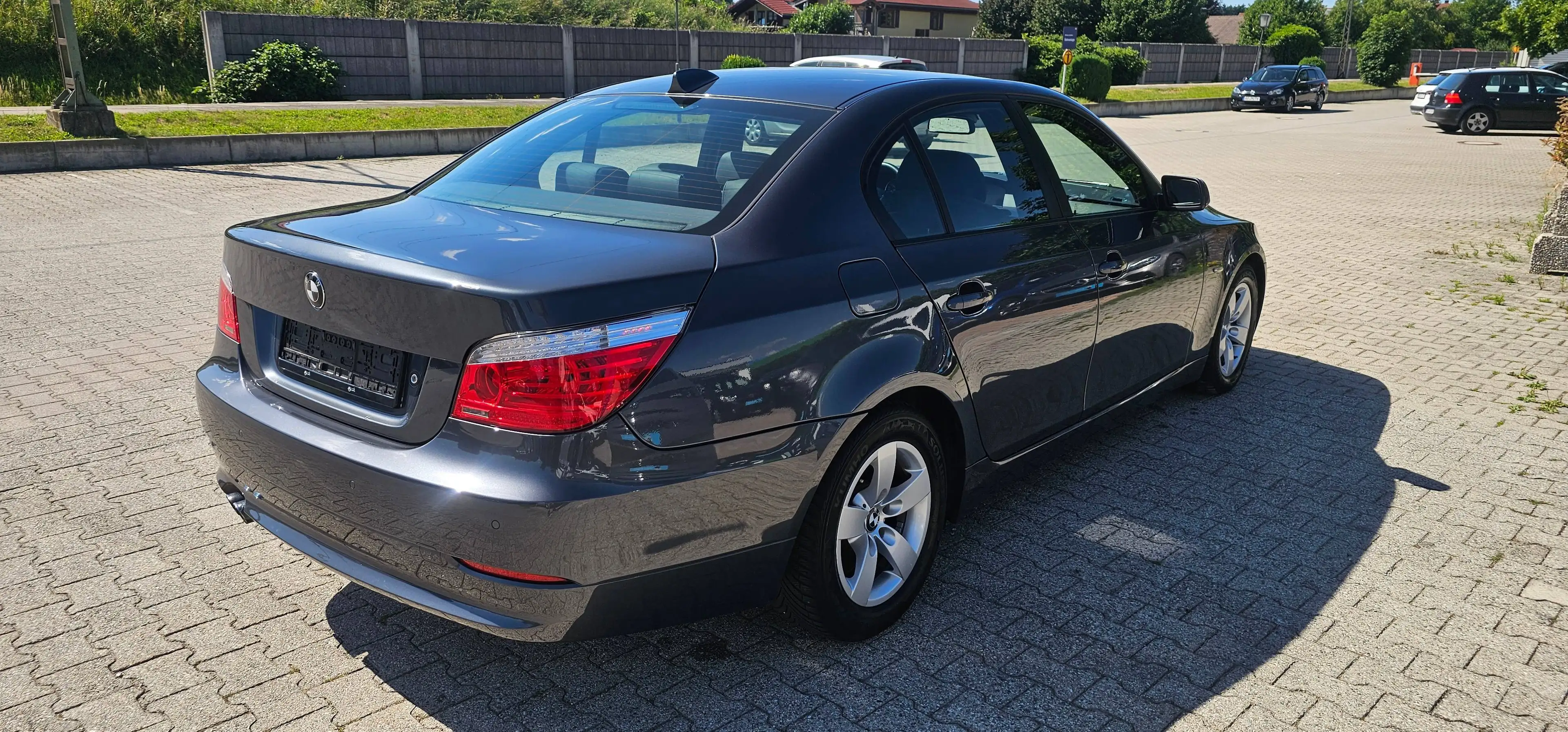 BMW 523 5er*523i*Aut.*HUD*NAVI*LEDER*2xPDC*Sportsitze*Bi-Xenon*Sitzheizung*El-Sitze*El-Lenkrad* — photo 6