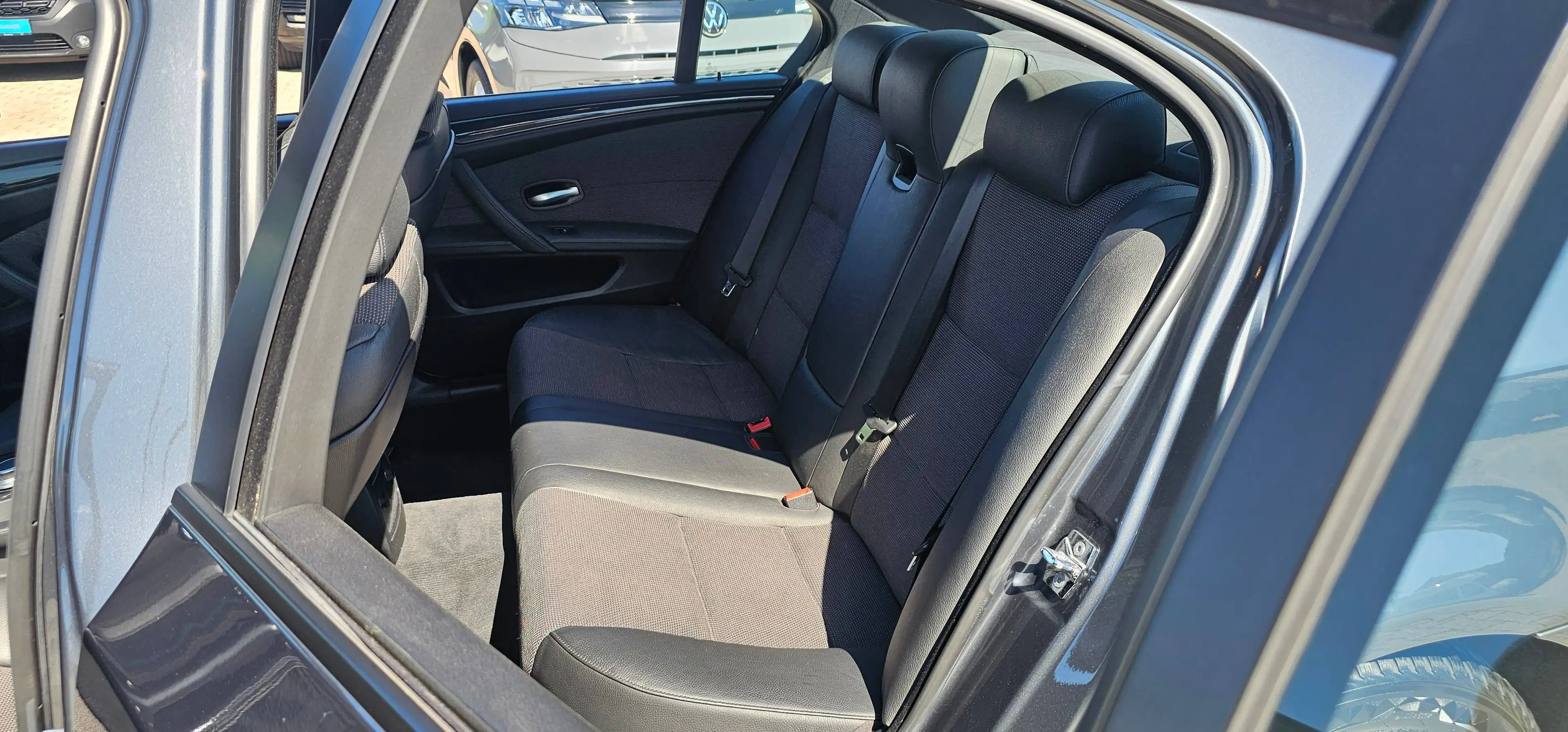BMW 523 5er*523i*Aut.*HUD*NAVI*LEDER*2xPDC*Sportsitze*Bi-Xenon*Sitzheizung*El-Sitze*El-Lenkrad* — photo 15