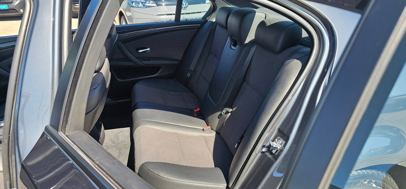 BMW 523 5er*523i*Aut.*HUD*NAVI*LEDER*2xPDC*Sportsitze*Bi-Xenon*Sitzheizung*El-Sitze*El-Lenkrad* — photo 15