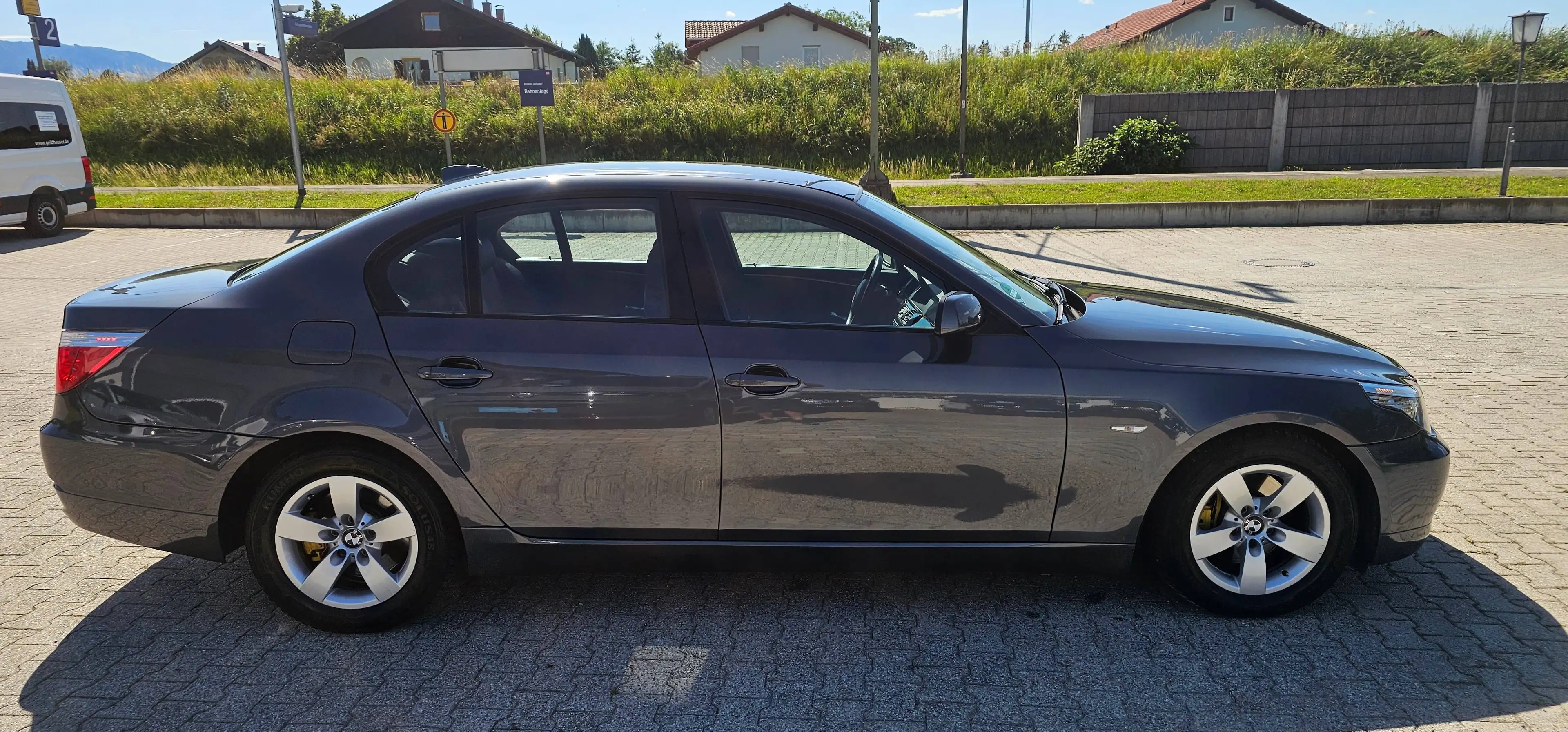 BMW 523 5er*523i*Aut.*HUD*NAVI*LEDER*2xPDC*Sportsitze*Bi-Xenon*Sitzheizung*El-Sitze*El-Lenkrad* — photo 7