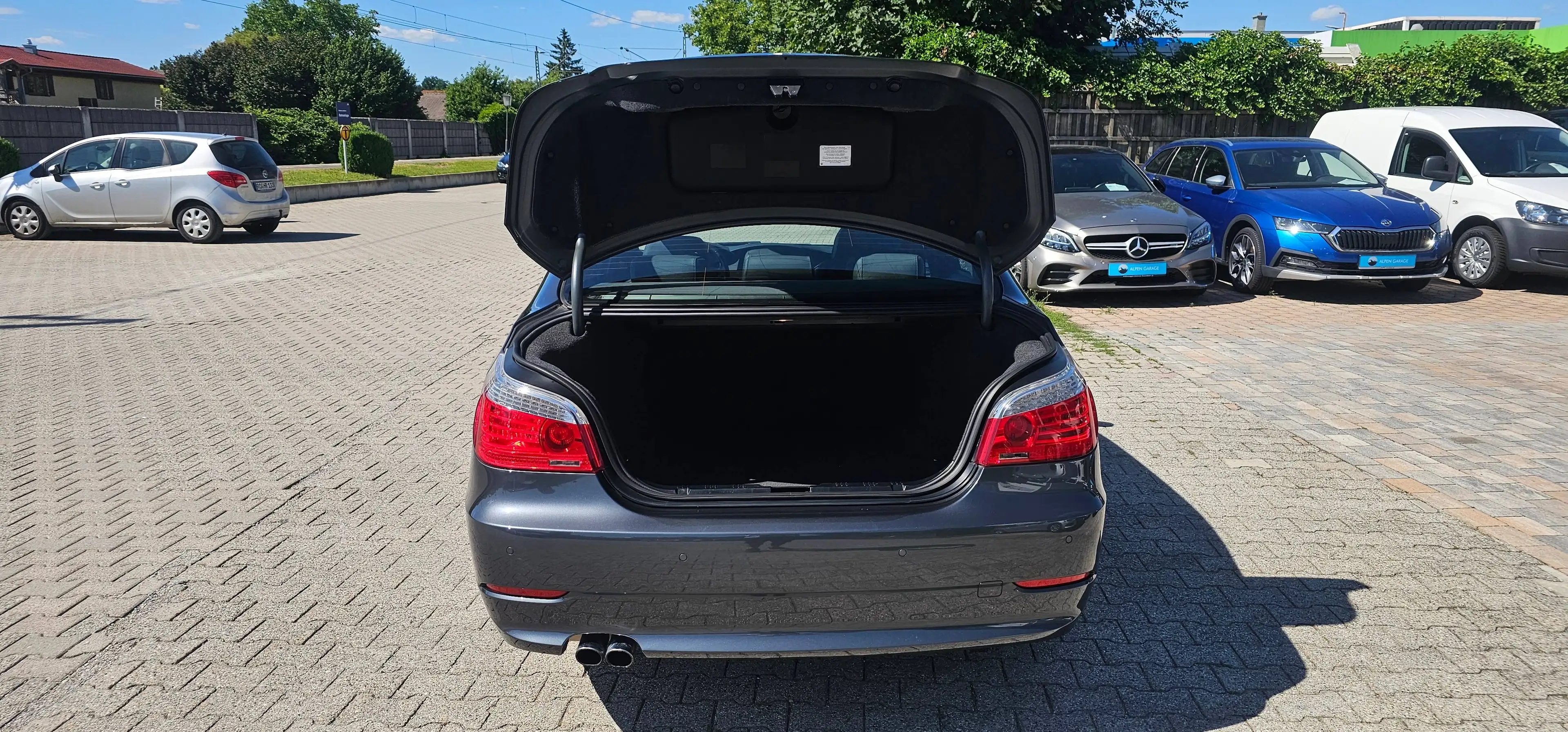 BMW 523 5er*523i*Aut.*HUD*NAVI*LEDER*2xPDC*Sportsitze*Bi-Xenon*Sitzheizung*El-Sitze*El-Lenkrad* — photo 11