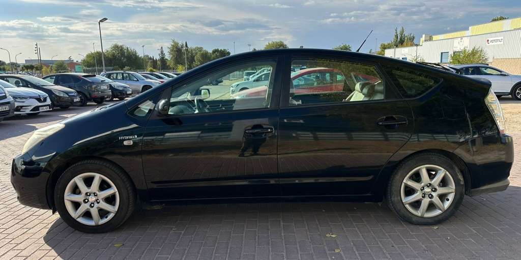 Toyota Prius 1.5 16v VVT-i HSD Sol - foto 1