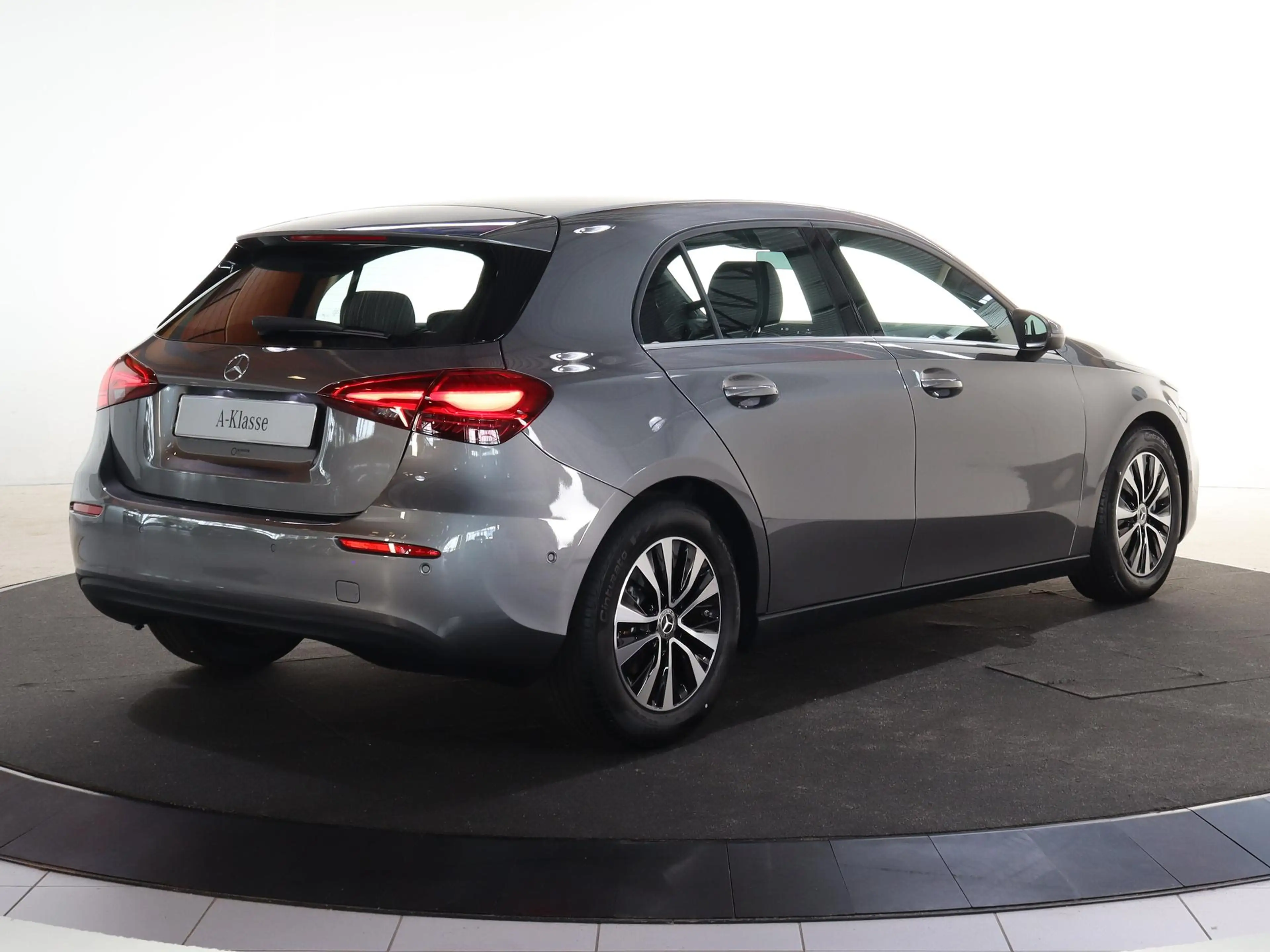 Mercedes-Benz A 180 Star Edition | Voorstoelen verwarmd | Achteruitrij — photo 2