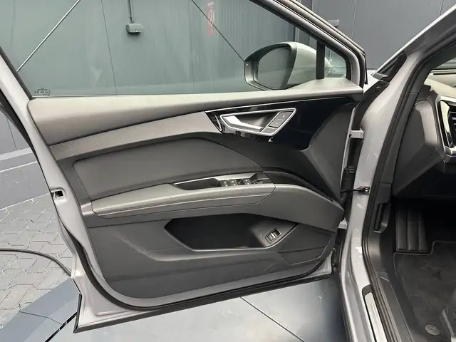 Audi Q4 e-tron view 13