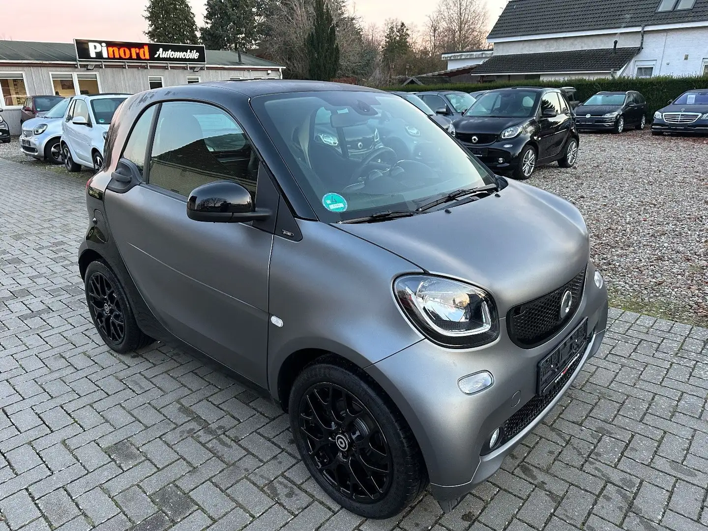smart forTwo Prime SPORT-90PS-NAVI-LED-S.HEIZ-ALU-PDC Grau - 1