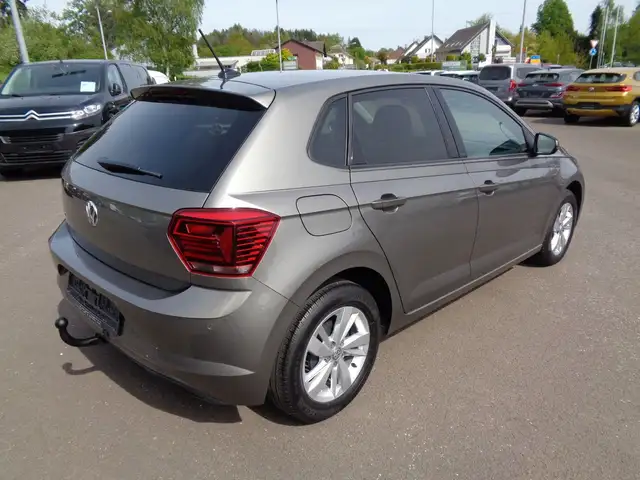 Volkswagen Polo view 4