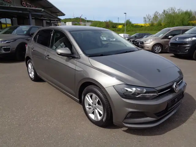 Volkswagen Polo view 3