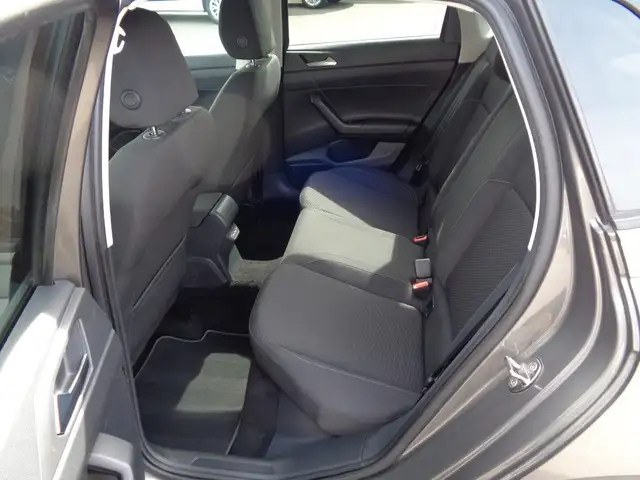Volkswagen Polo view 8