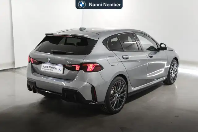 BMW 1 Series view 3