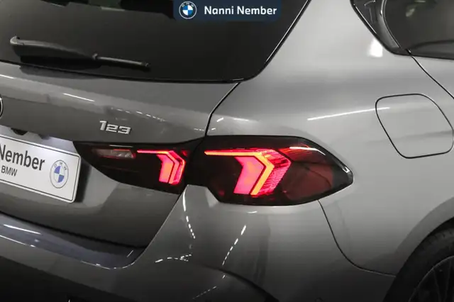 BMW 1 Series view 6