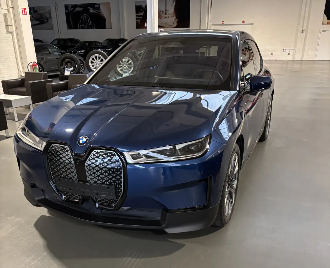 BMW iX 76.6 kWh xDrive40 - 1