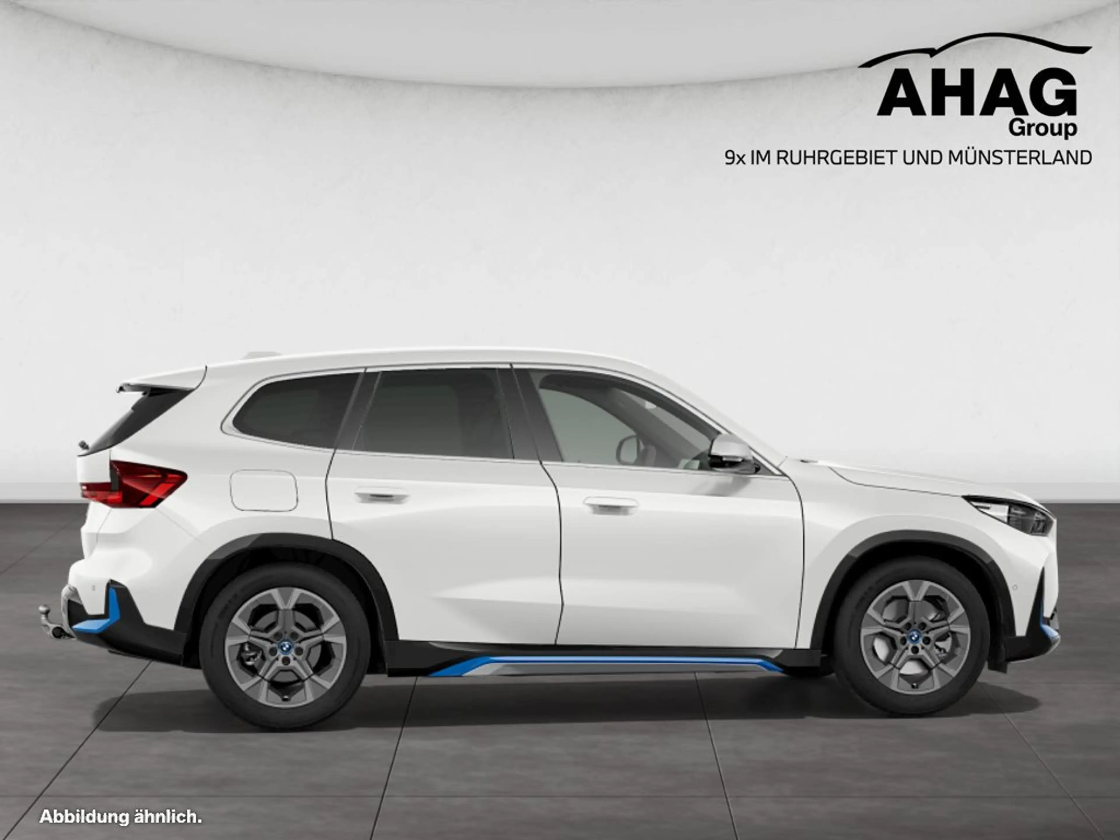 BMW iX1 xDrive30  xLine — photo 8