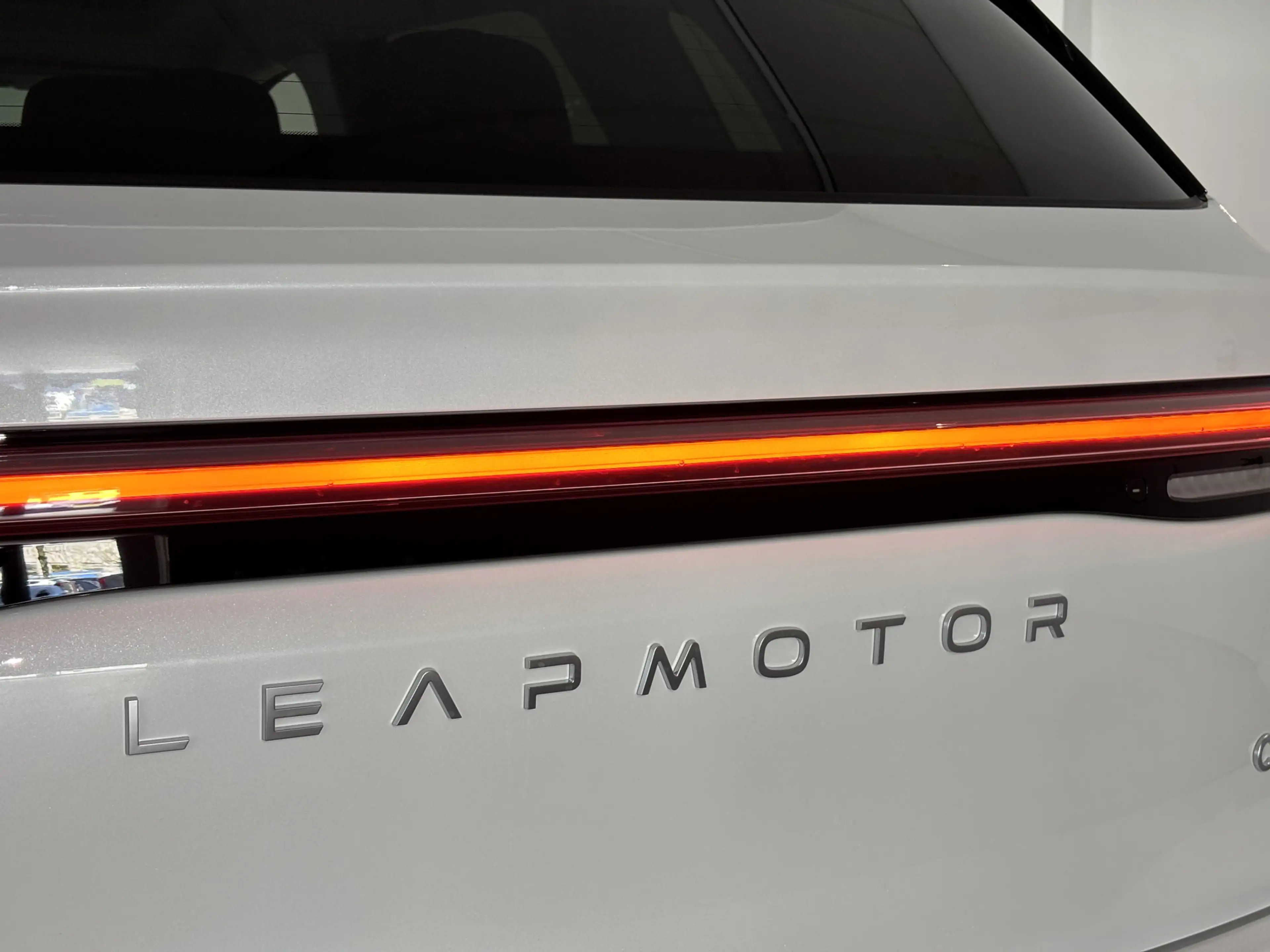 Leapmotor C10 Design REEV 28.4 kWh — photo 12