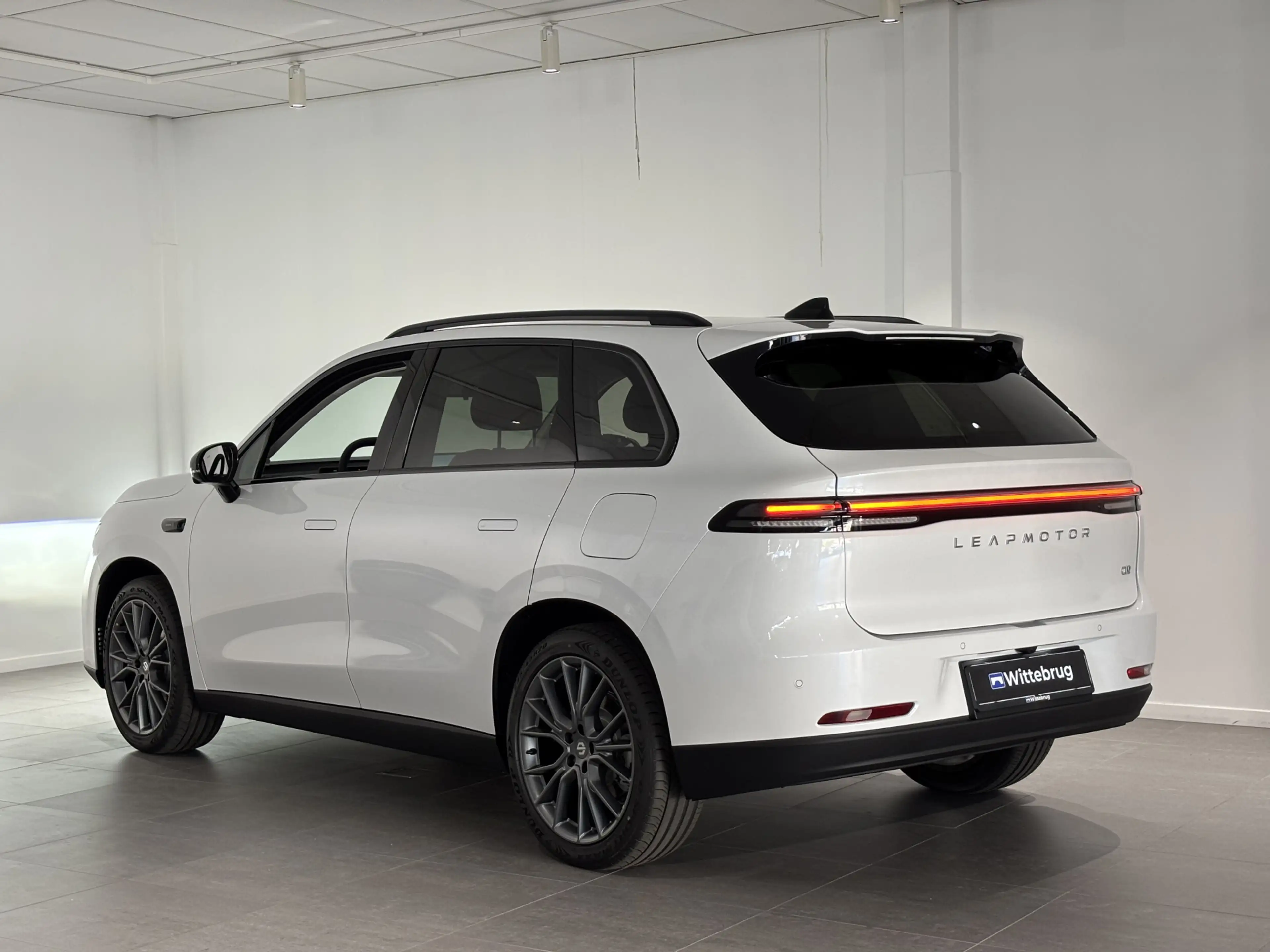 Leapmotor C10 Design REEV 28.4 kWh — photo 3