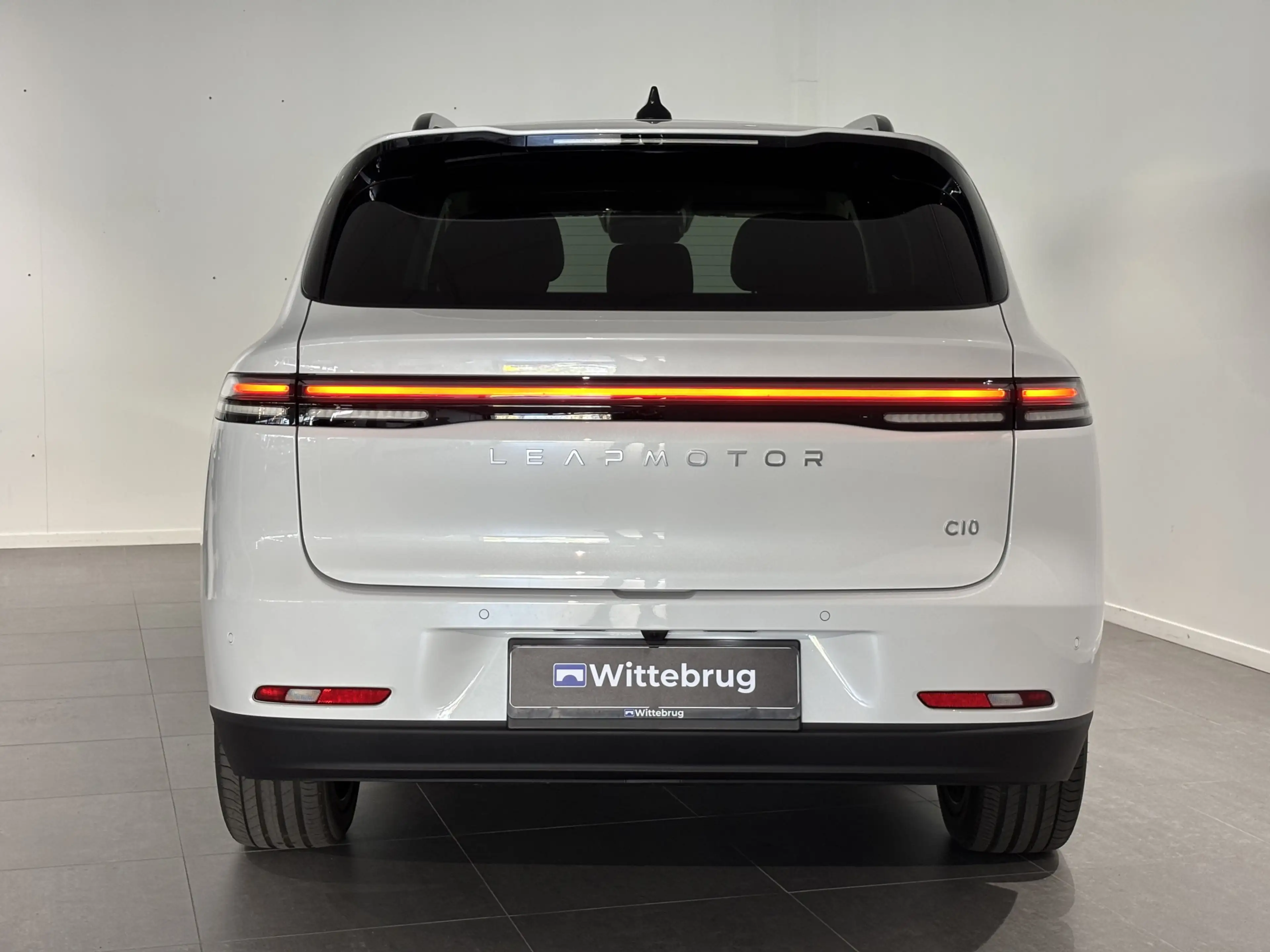Leapmotor C10 Design REEV 28.4 kWh — photo 11
