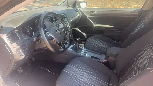 Volkswagen Golf view 8