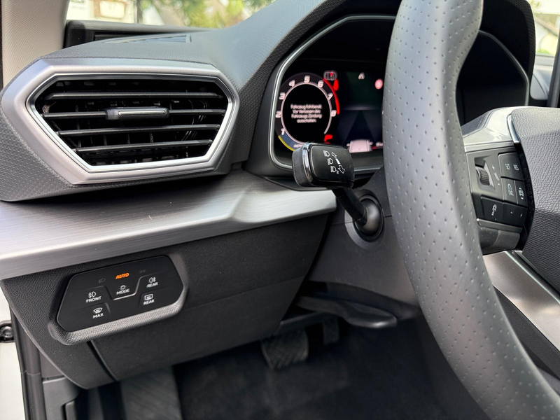 SEAT Leon Sportstourer 1.5 eTSI ACT DSG NAVI AHK ACC — photo 5
