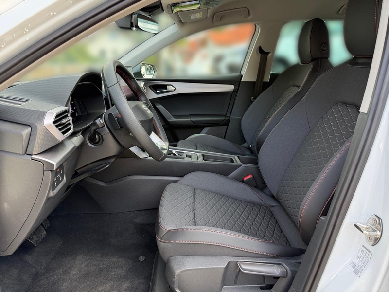 SEAT Leon Sportstourer 1.5 eTSI ACT DSG NAVI AHK ACC — photo 4