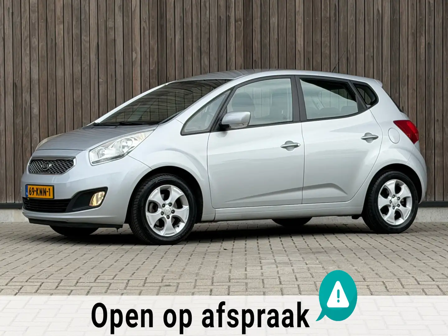 Kia Venga 1.6 CVVT X-ecutive / Automaat / 24.731 KM / NAP / Grau - 1