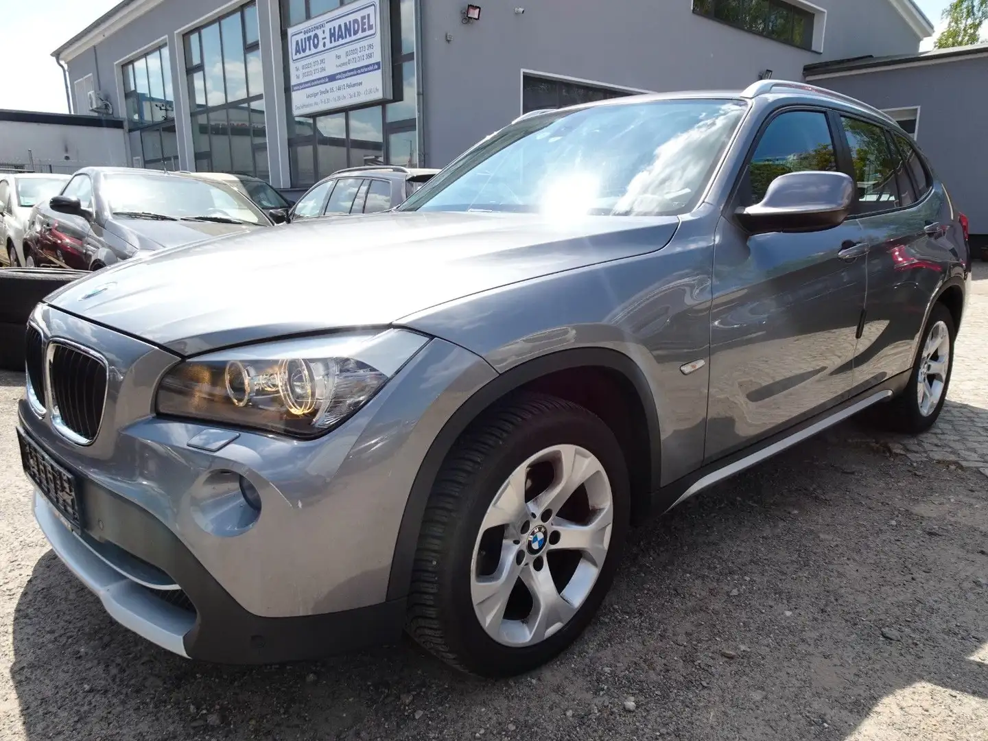 BMW X1 18d xDrive 105kW, AUT. KLIMATR-SHZ-PDC-XENON Grau - 1