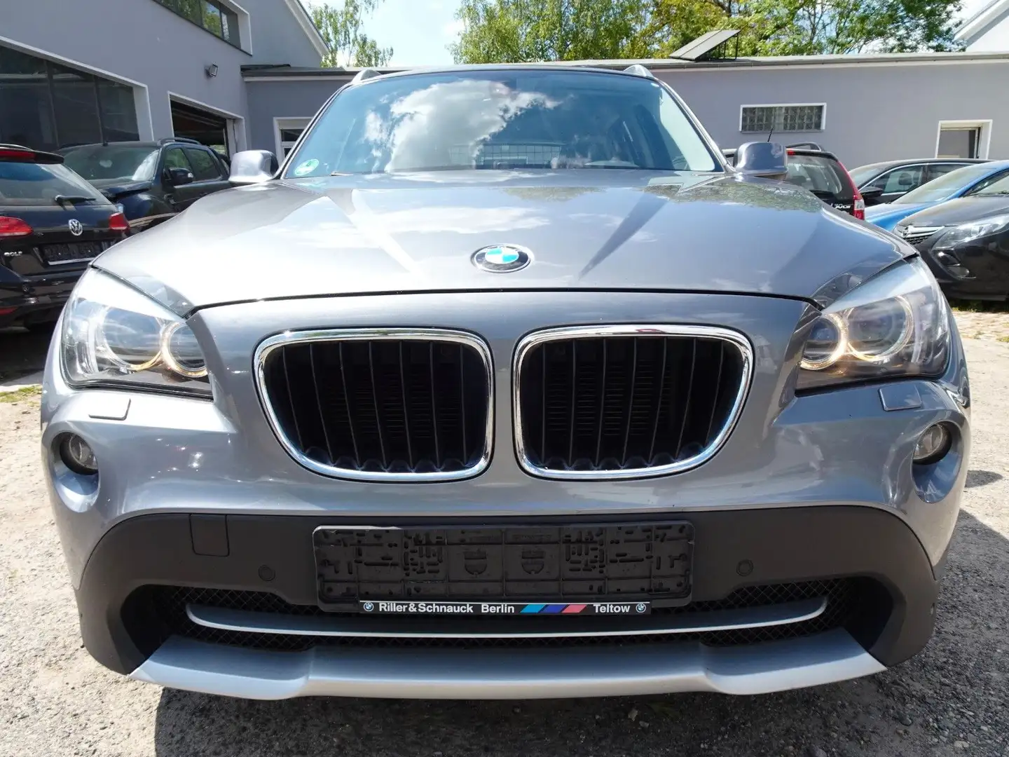 BMW X1 18d xDrive 105kW, AUT. KLIMATR-SHZ-PDC-XENON Grau - 2