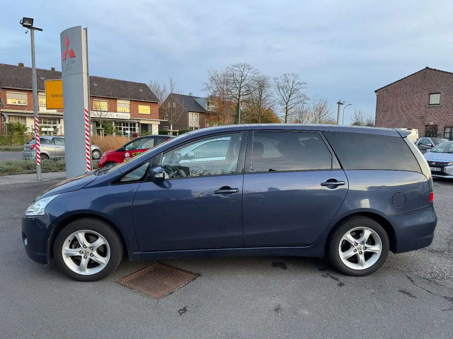 Mitsubishi Grandis 2.4 Intense 6-Sitzer Blau - 2