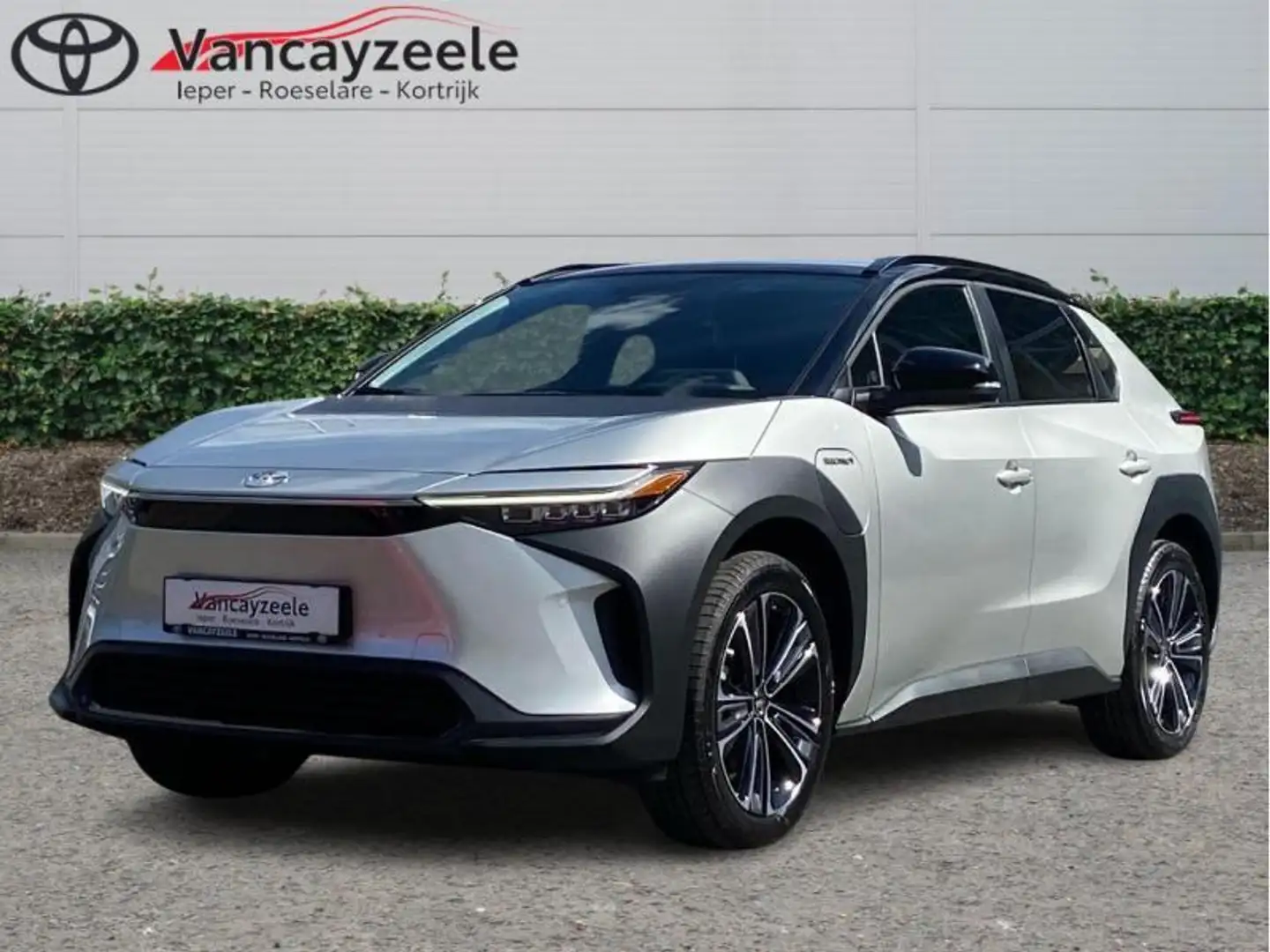 Toyota bZ4X Style+cam+nav+sensoren voor&ac Zilver - 1