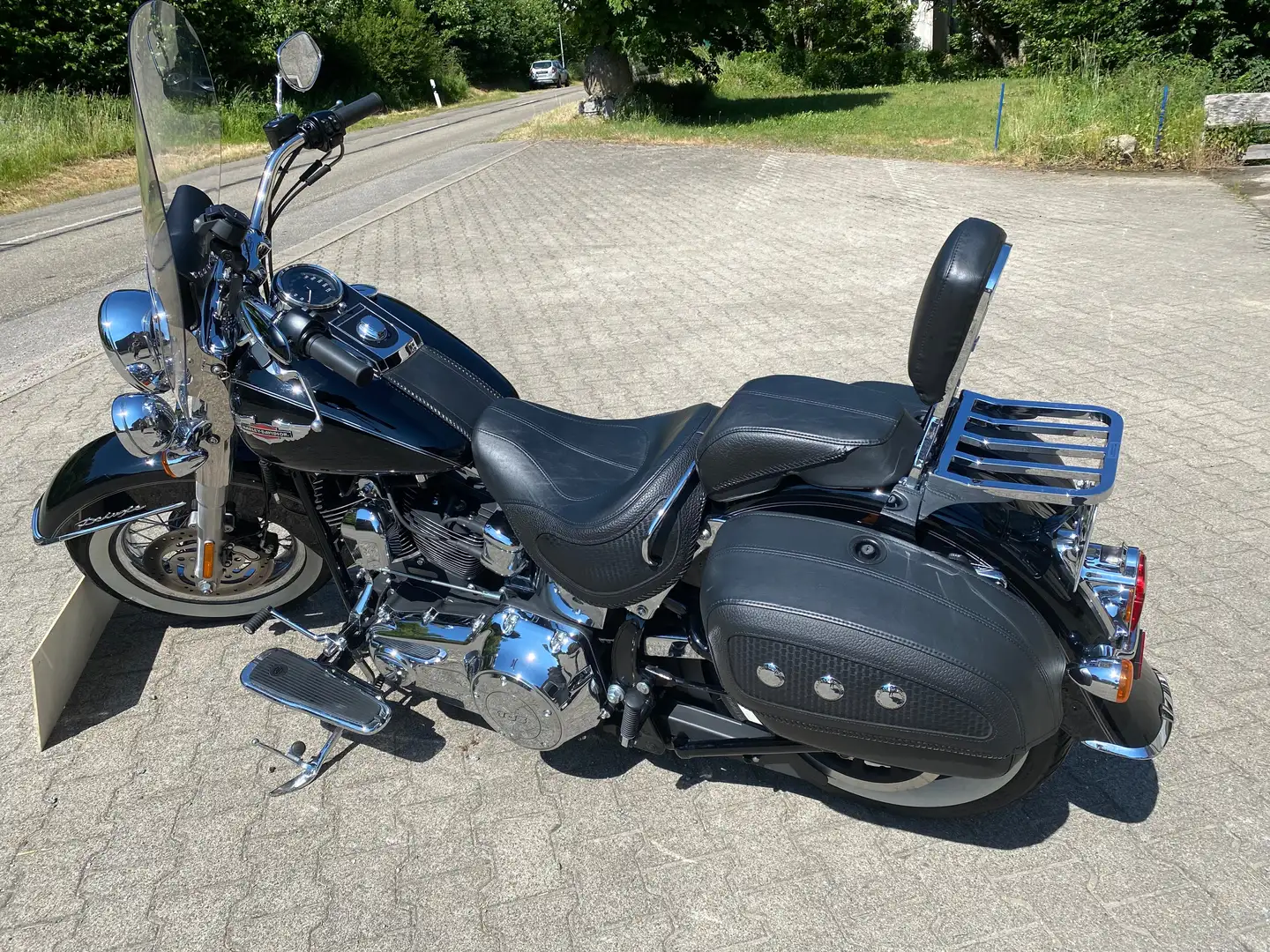 Harley-Davidson Deluxe Softail Noir - 2