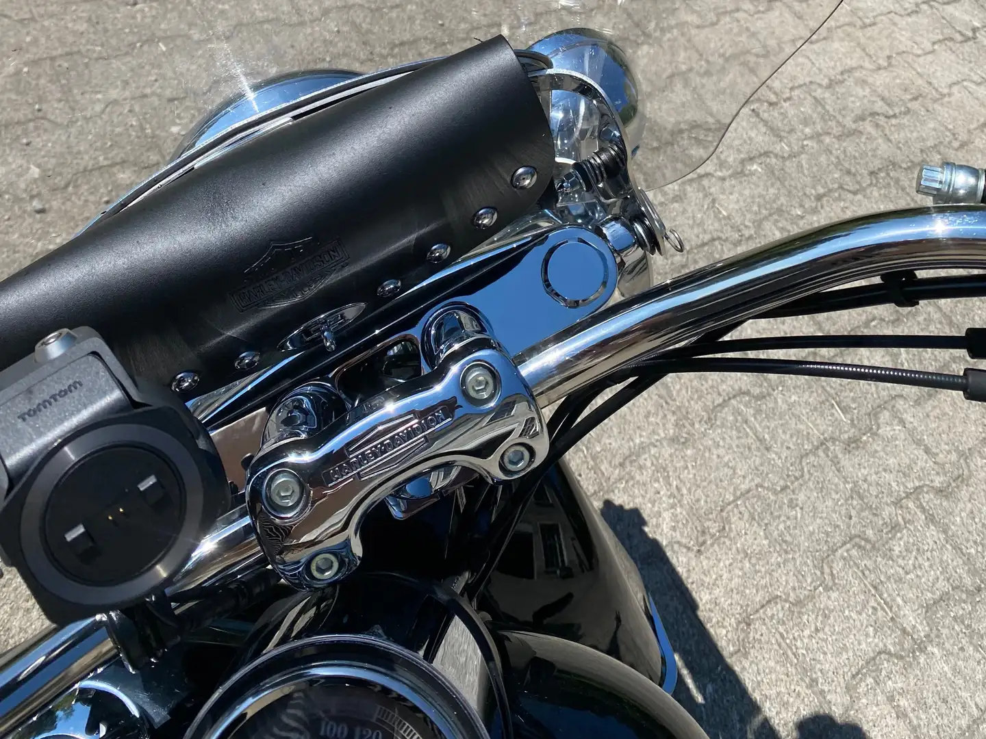 Harley-Davidson Deluxe Softail Noir - 1