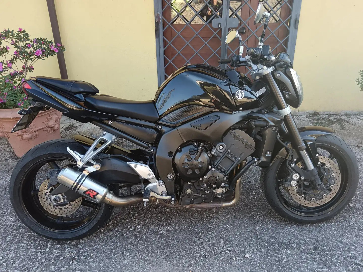 Yamaha FZ 1 crna - 1