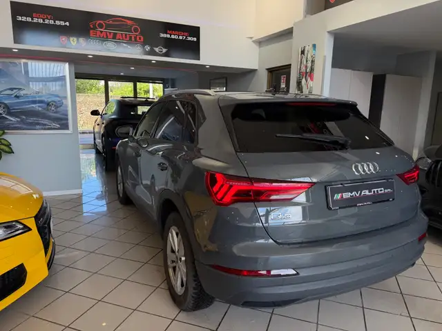 Audi Q3 view 12