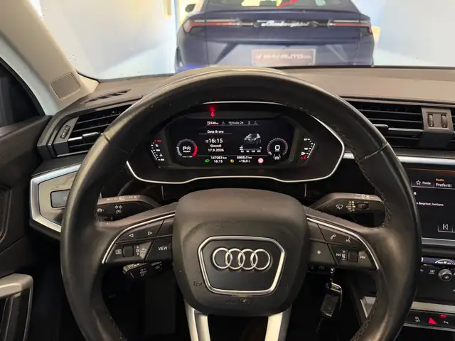 Audi Q3 view 8