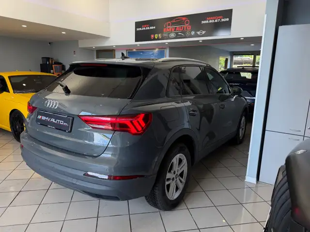 Audi Q3 view 13