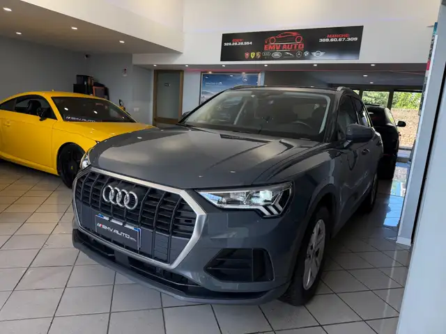 Audi Q3 view 3
