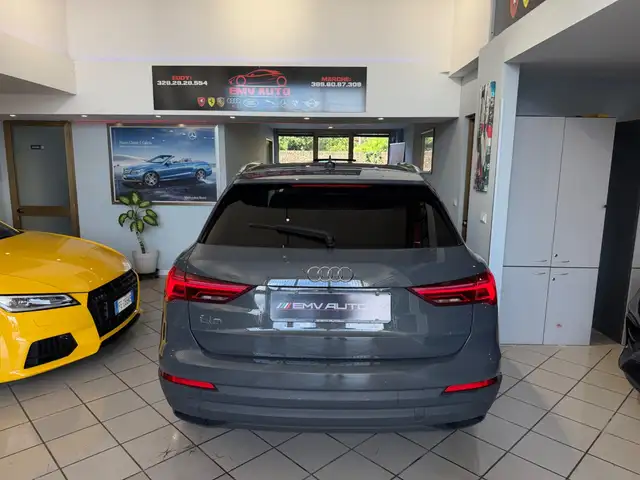 Audi Q3 view 15