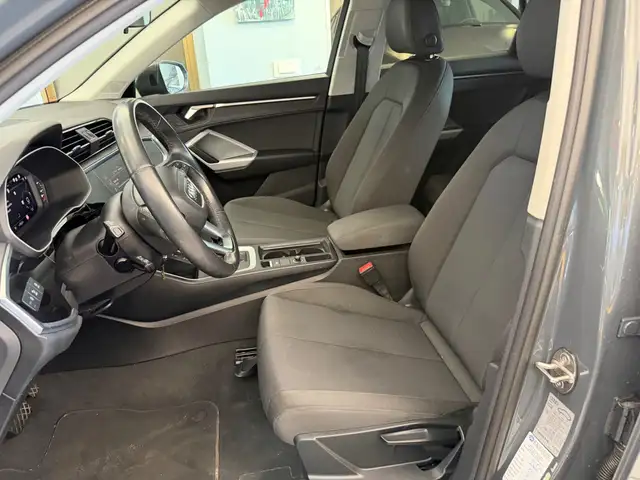 Audi Q3 view 7
