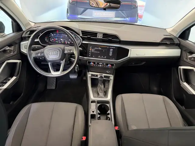 Audi Q3 view 9