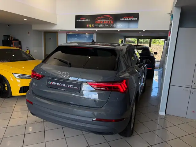 Audi Q3 view 14