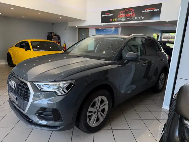 Audi Q3 view 4
