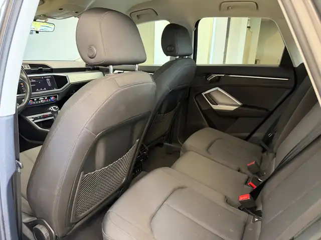 Audi Q3 view 11
