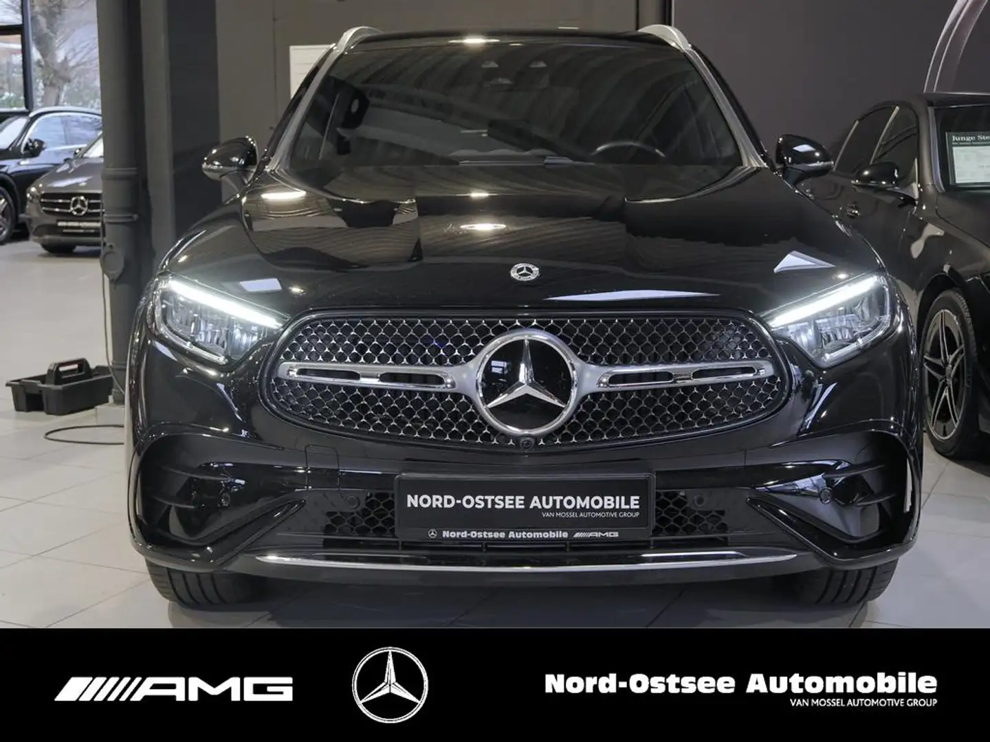 Mercedes-Benz GLC 300 d 4M AMG MBUX SHZ KLIMA KEYLESS-GO Schwarz - 2